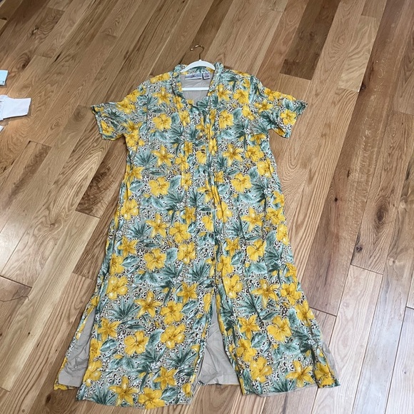 Vintage plus breezy button down dress! - Picture 6 of 6